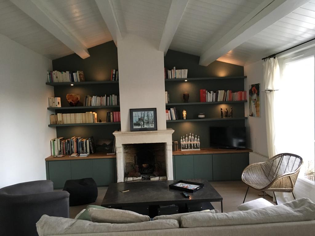Bibliothèque rétaise avec leds et rangements www.ateliercannelle.com