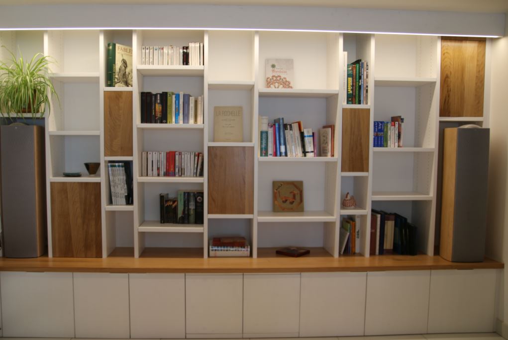 Bibliothèque épicéa et chêne massif ©Atelier Cannelle 2017 - La Rochelle